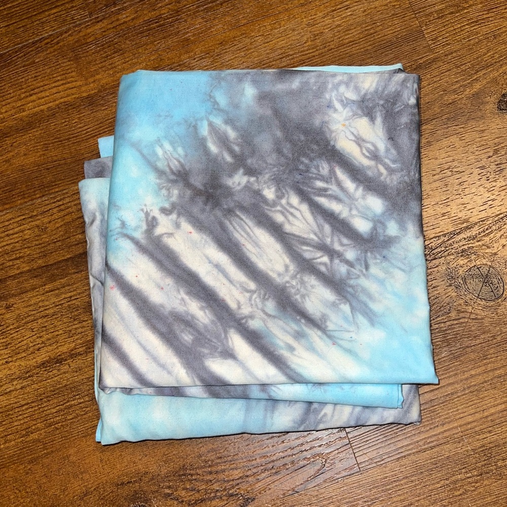 Croft & Barrow King Size Blue & Gray Tie-Dye Cotton Pillowcases - Picture 6 of 8